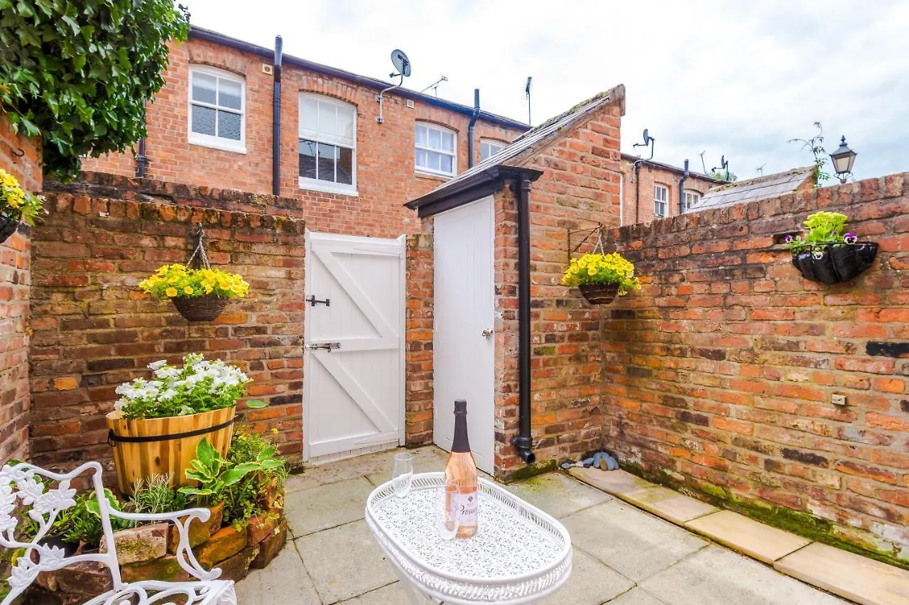 Albion Cottage Chester 0*,  United Kingdom